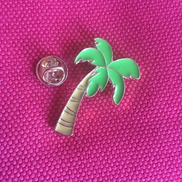 Jewelry - 3/$23 🆕 Palm Tree Enamel Pin Brooch ❣️